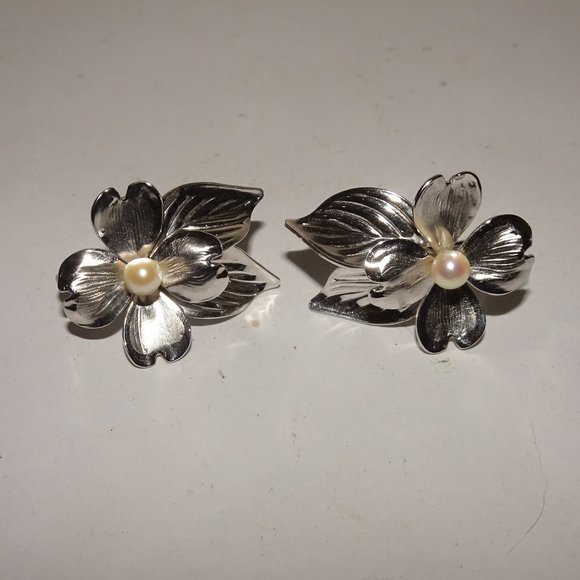 Vtg. HSB 1/20 12KT White G.F. Floral Earrings - Picture 2 of 7